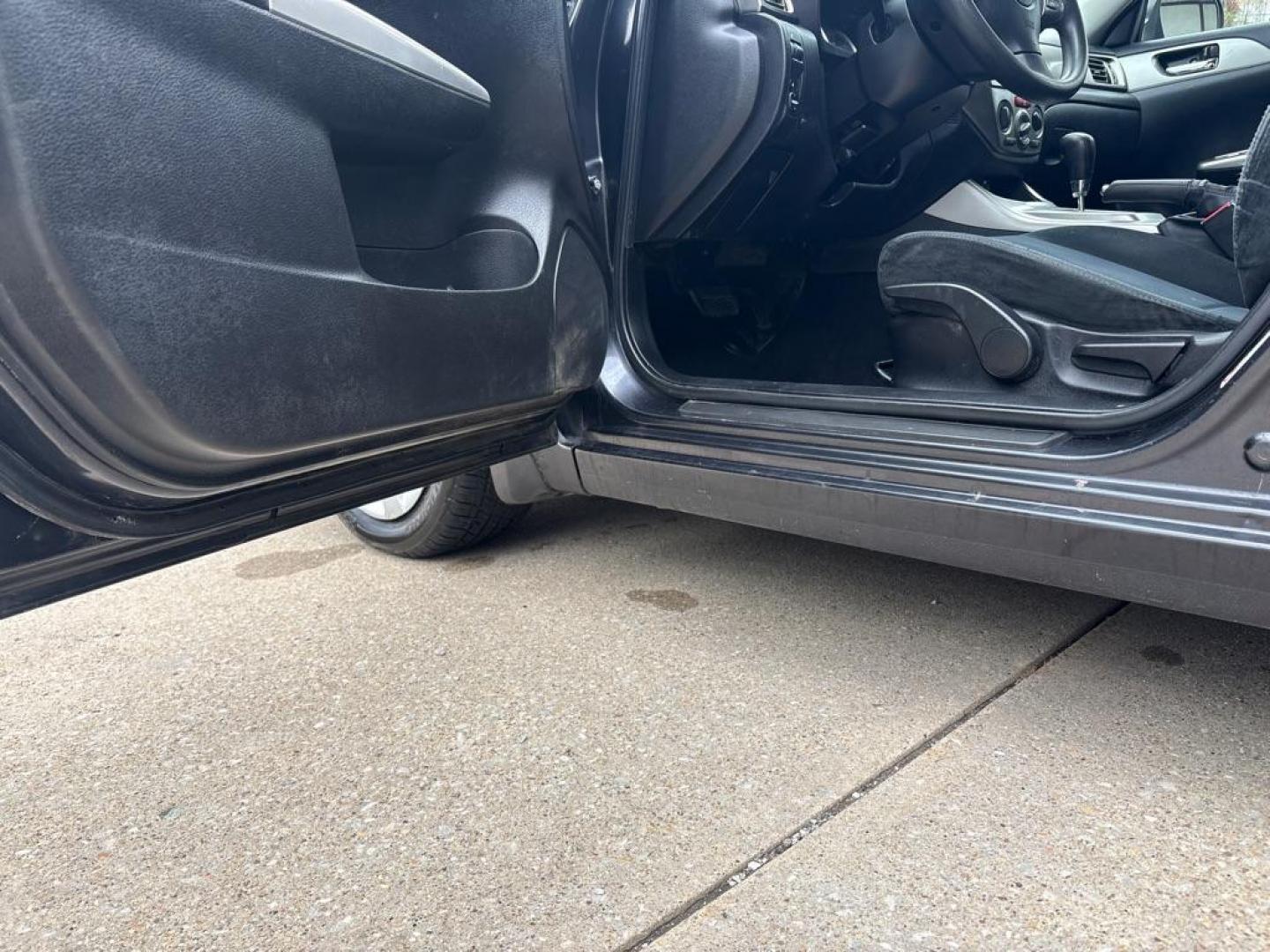 2009 GRAY SUBARU IMPREZA 2.5I (JF1GH61629H) with an 2.5L engine, Automatic transmission, located at 503 First Street, Canonsburg, PA, 15317, (724) 745-0566, 40.266006, -80.178413 - *CLEAN CAR FAX! *AWD! *TWO OWNER! * 4 CYLINDER ENGINE WE FINANCE! APPLY ONLINE: WWW.USEDCARSCANONSBURGPA.COM CALL US TODAY: 724-745-0566 TEXT US: 724-825-1817 - Photo#14