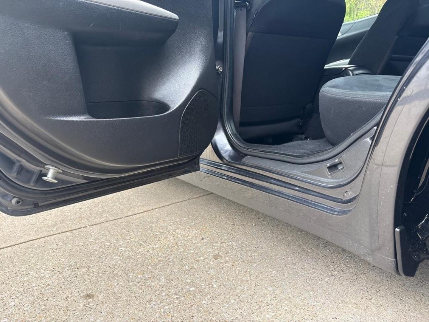 2009 GRAY SUBARU IMPREZA 2.5I (JF1GH61629H) with an 2.5L engine, Automatic transmission, located at 503 First Street, Canonsburg, PA, 15317, (724) 745-0566, 40.266006, -80.178413 - *CLEAN CAR FAX! *AWD! *TWO OWNER! * 4 CYLINDER ENGINE WE FINANCE! APPLY ONLINE: WWW.USEDCARSCANONSBURGPA.COM CALL US TODAY: 724-745-0566 TEXT US: 724-825-1817 - Photo#16