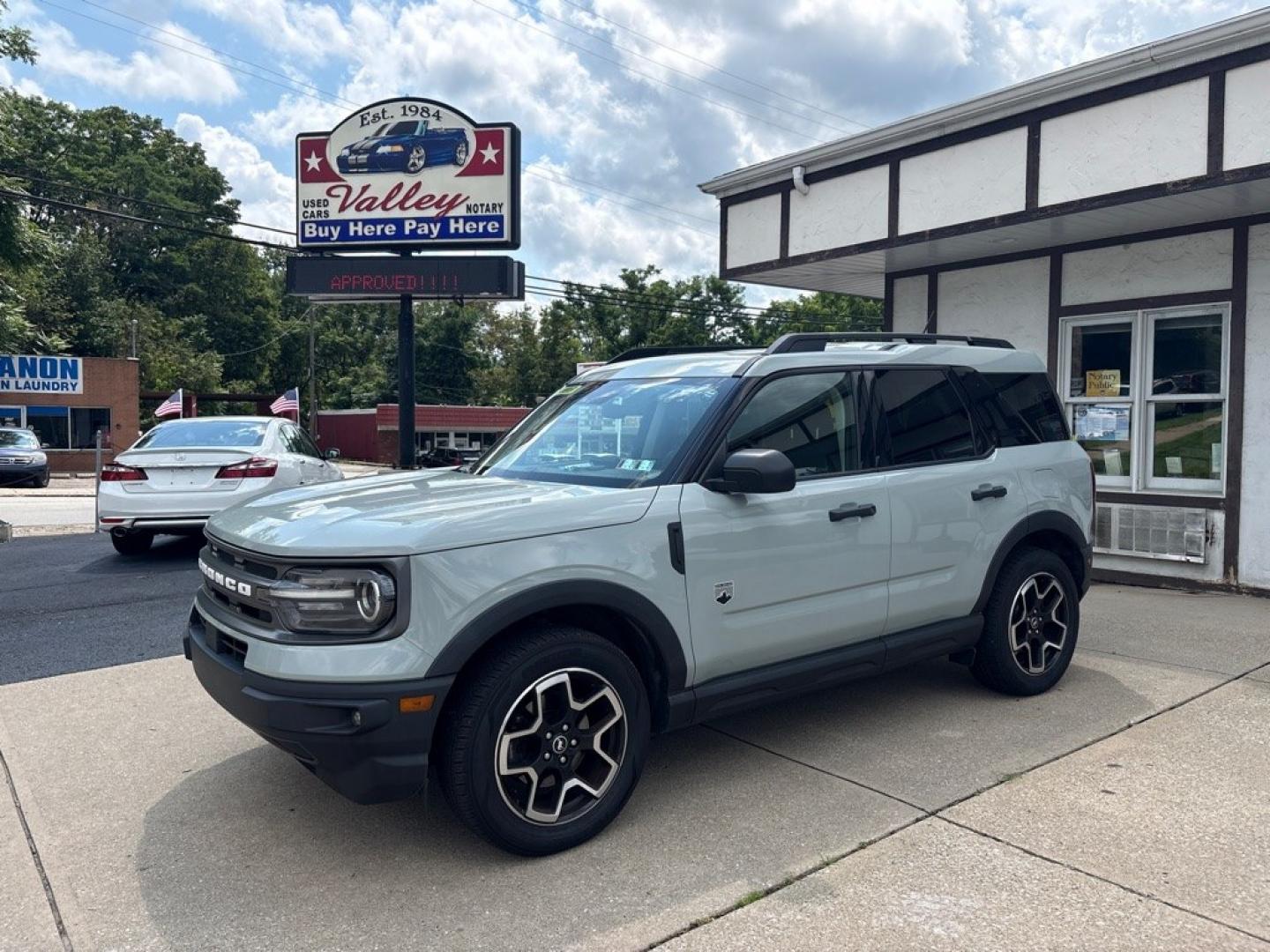 2021 GRAY FORD BRONCO SPORT BIG BEND (3FMCR9B64MR) with an 1.5L engine, Automatic transmission, located at 503 First Street, Canonsburg, PA, 15317, (724) 745-0566, 40.266006, -80.178413 - CLEAN CAR FAX! ONE OWNER! *REAR VIEW CAMERA *SECURICODE KEYLESS KEYPAD *SYNC *SIRIUSXM *ROOF RACK *CLASS II TRAILER TOW PACKAGE WE FINANCE! FAST AND EASY APPROVALS! APPLY ONLINE: WWW.USEDCARSCANONSBURGPA.COM CALL US: 724-745-0566 TEXT US: 724-825-1817- Photo#0