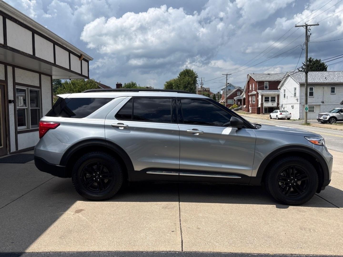 2020 SILVER FORD EXPLORER XLT (1FMSK8DH7LG) with an 2.3L engine, Automatic transmission, located at 503 First Street, Canonsburg, PA, 15317, (724) 745-0566, 40.266006, -80.178413 - CAR FAX AVAILABLE! ESTIMATED MPG: 20 CITY / 27 HIGHWAY 3RD ROW 4WD CRUISE AND AUDIO CONTROL ON THE STEERING WHEEL AM/FM/MP3/SIRRUS XM / BLUETOOTH NAVIGATION HEATED STEERING WHEEL WE FINANCE! FAST AND EASY APPROVALS! APPLY ONLINE: WWW.USEDCARSCANONSBURGPA.COM CALL US: 724-745-0566 TE- Photo#5