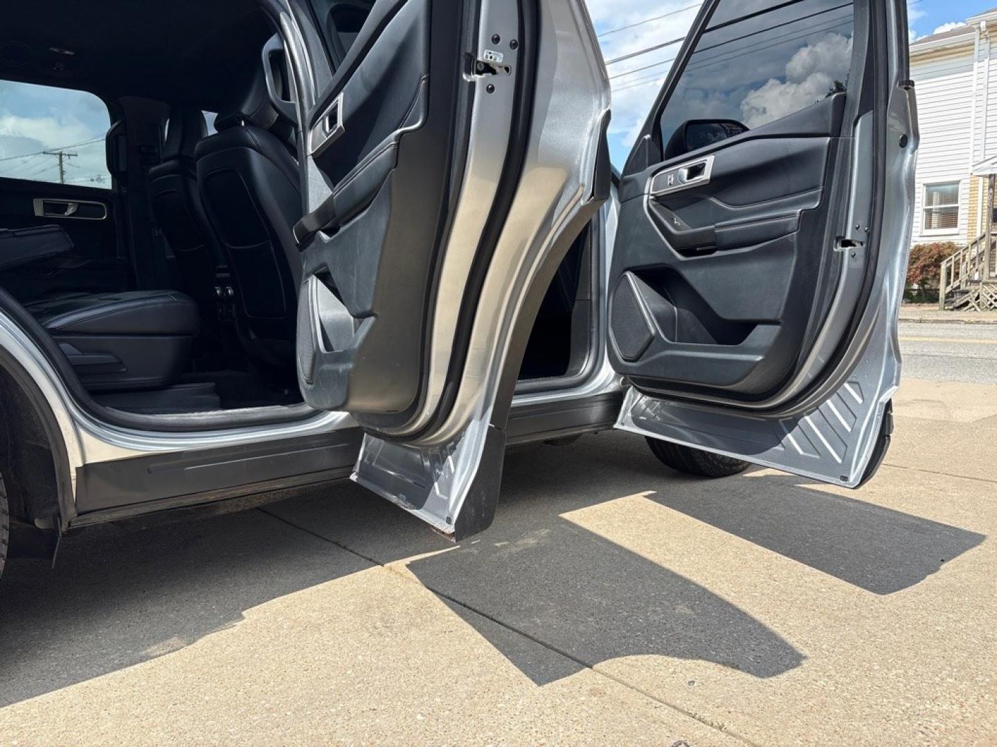 2020 SILVER FORD EXPLORER XLT (1FMSK8DH7LG) with an 2.3L engine, Automatic transmission, located at 503 First Street, Canonsburg, PA, 15317, (724) 745-0566, 40.266006, -80.178413 - CAR FAX AVAILABLE! ESTIMATED MPG: 20 CITY / 27 HIGHWAY 3RD ROW 4WD CRUISE AND AUDIO CONTROL ON THE STEERING WHEEL AM/FM/MP3/SIRRUS XM / BLUETOOTH NAVIGATION HEATED STEERING WHEEL WE FINANCE! FAST AND EASY APPROVALS! APPLY ONLINE: WWW.USEDCARSCANONSBURGPA.COM CALL US: 724-745-0566 TE- Photo#12