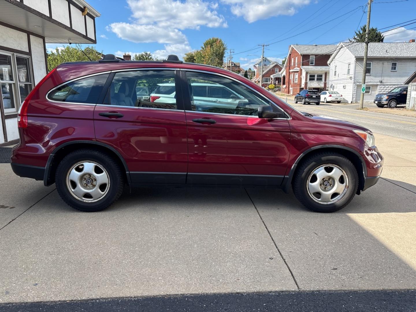 2010 RED HONDA CR-V LX (5J6RE4H31AL) with an 2.4L engine, Automatic transmission, located at 503 First Street, Canonsburg, PA, 15317, (724) 745-0566, 40.266006, -80.178413 - THIS VEHICLE IS BEING SOLD UNDER CONSIGNMENT- Photo#5