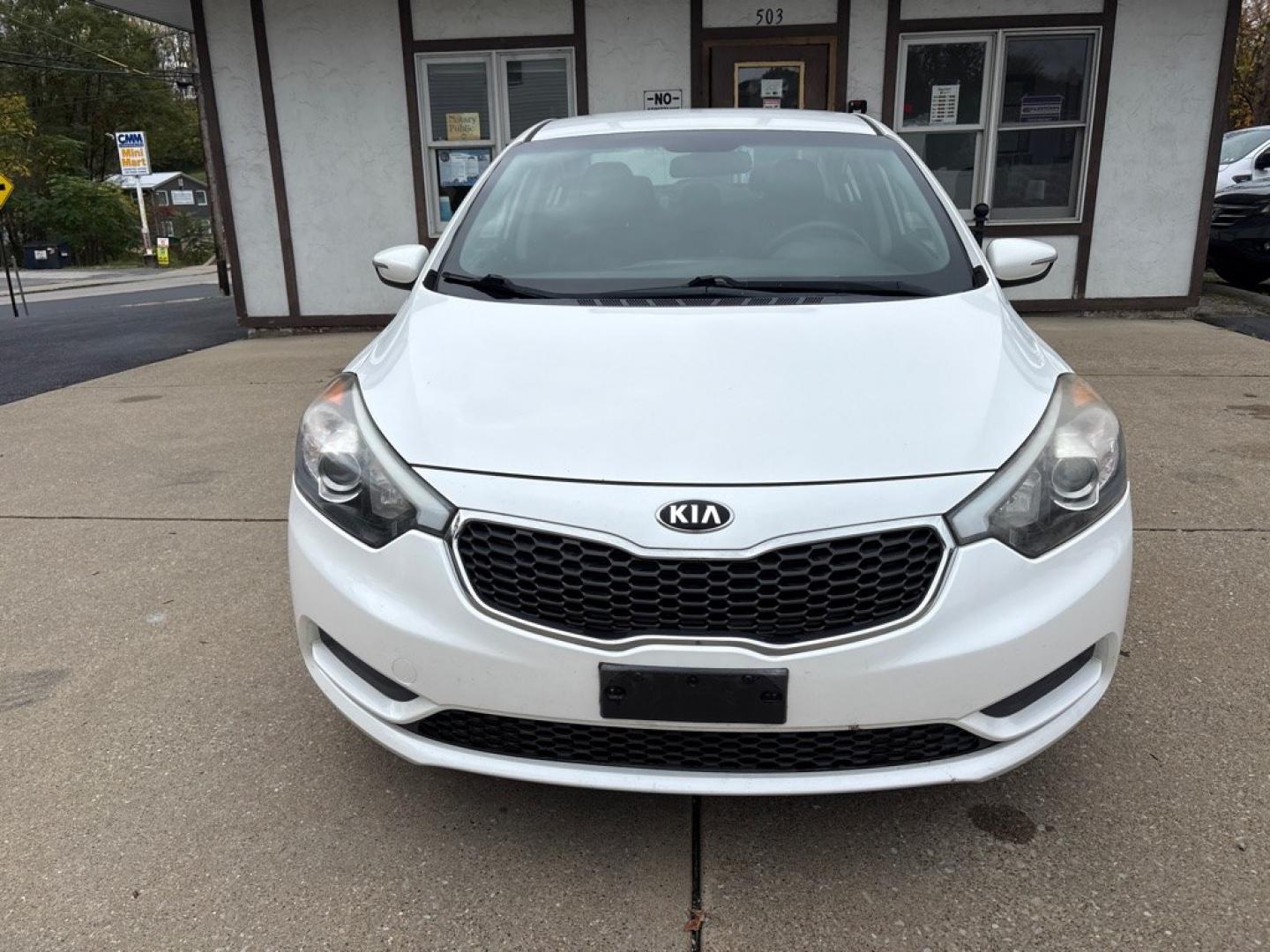2016 WHITE KIA FORTE LX (KNAFX4A66G5) with an 1.8L engine, Automatic transmission, located at 503 First Street, Canonsburg, PA, 15317, (724) 745-0566, 40.266006, -80.178413- Photo#7