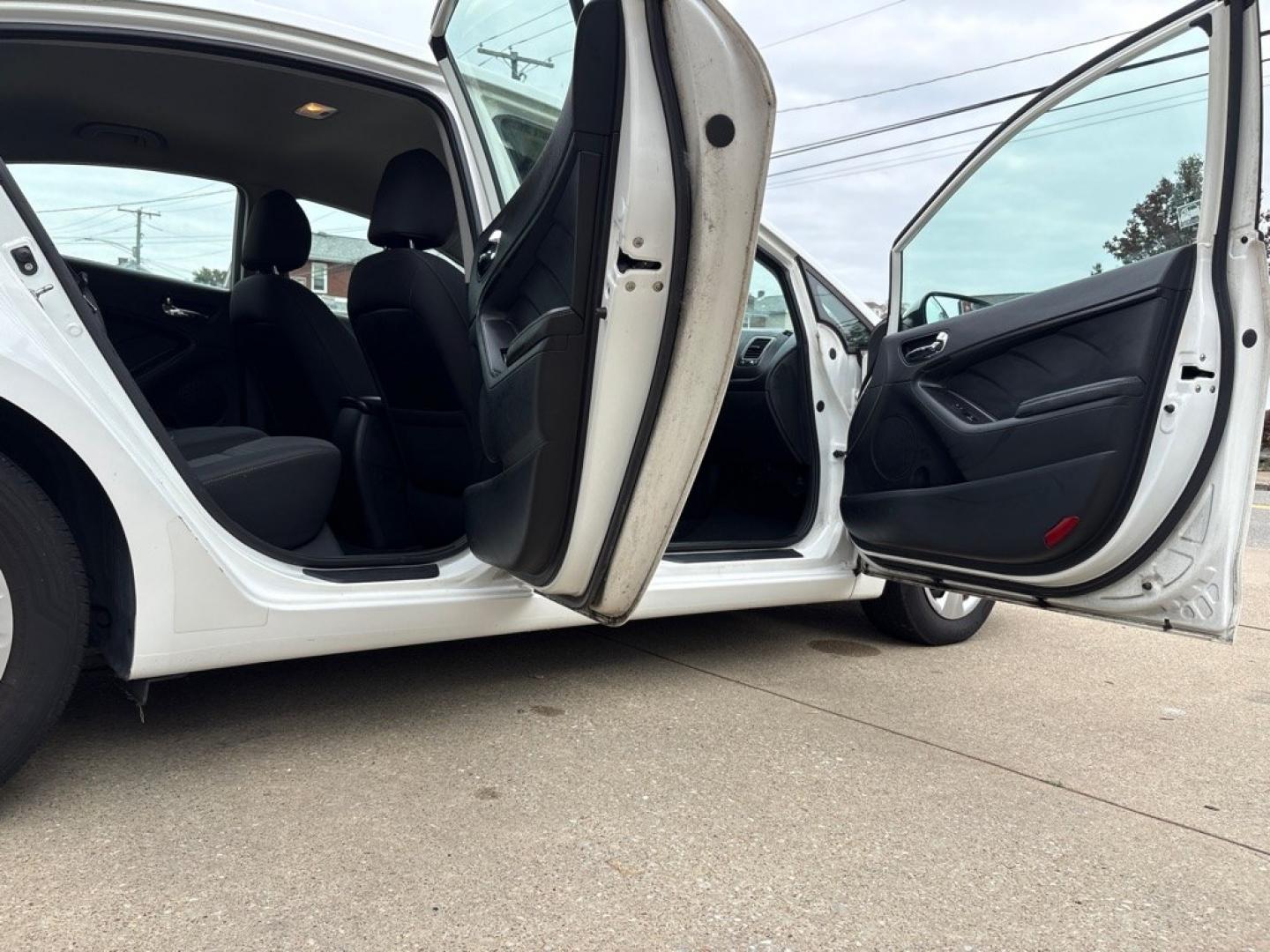 2016 WHITE KIA FORTE LX (KNAFX4A66G5) with an 1.8L engine, Automatic transmission, located at 503 First Street, Canonsburg, PA, 15317, (724) 745-0566, 40.266006, -80.178413- Photo#12