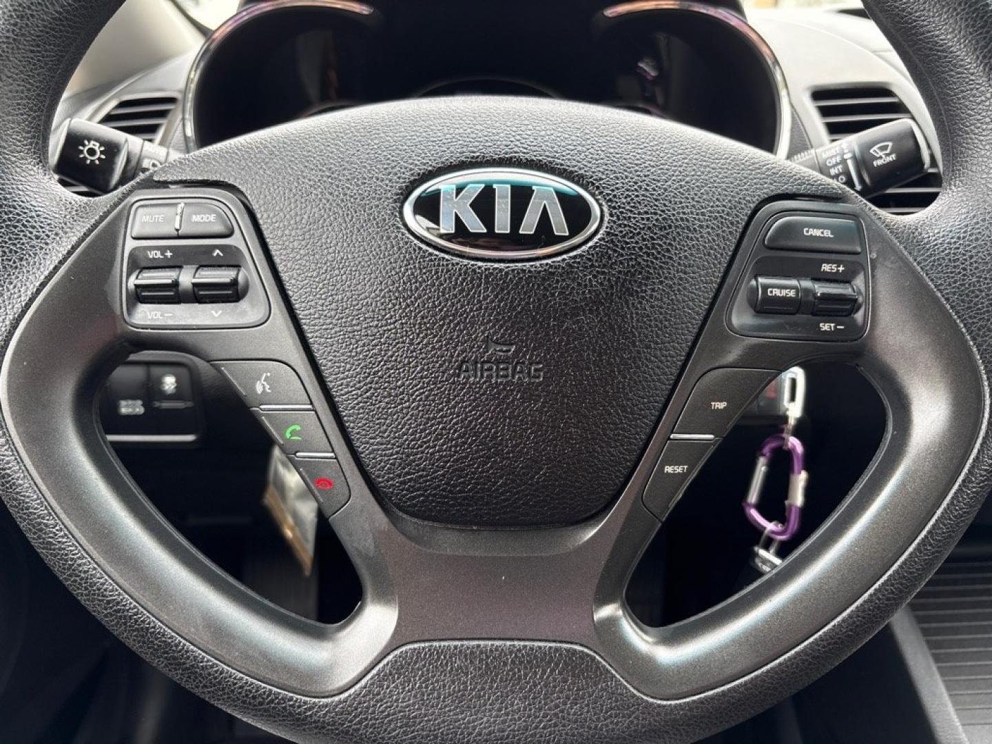 2016 WHITE KIA FORTE LX (KNAFX4A66G5) with an 1.8L engine, Automatic transmission, located at 503 First Street, Canonsburg, PA, 15317, (724) 745-0566, 40.266006, -80.178413- Photo#24
