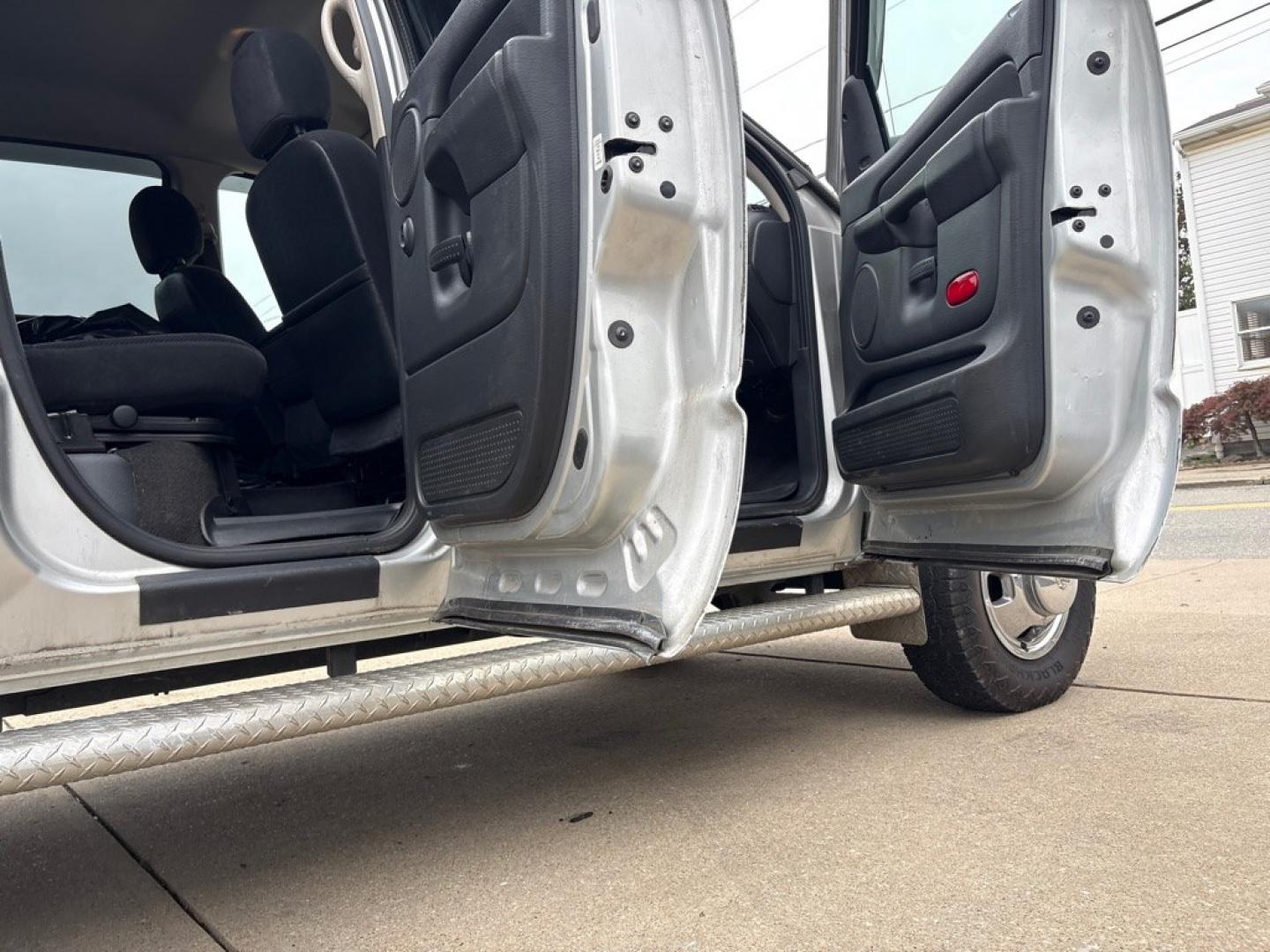 2005 DODGE RAM 3500 ST (3D7MS48C95G) with an 5.9L engine, Automatic transmission, located at 503 First Street, Canonsburg, PA, 15317, (724) 745-0566, 40.266006, -80.178413- Photo#16