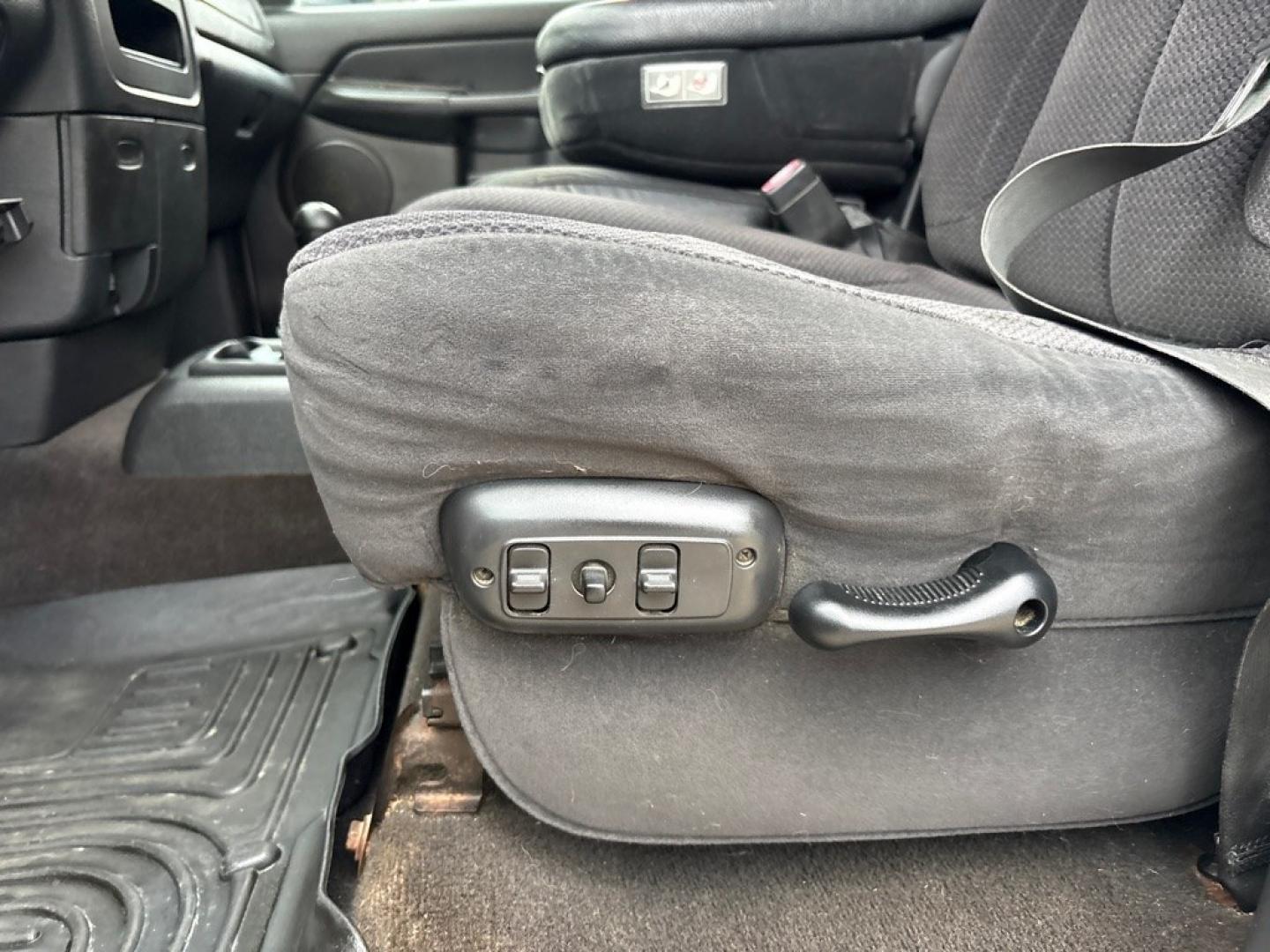 2005 DODGE RAM 3500 ST (3D7MS48C95G) with an 5.9L engine, Automatic transmission, located at 503 First Street, Canonsburg, PA, 15317, (724) 745-0566, 40.266006, -80.178413- Photo#25
