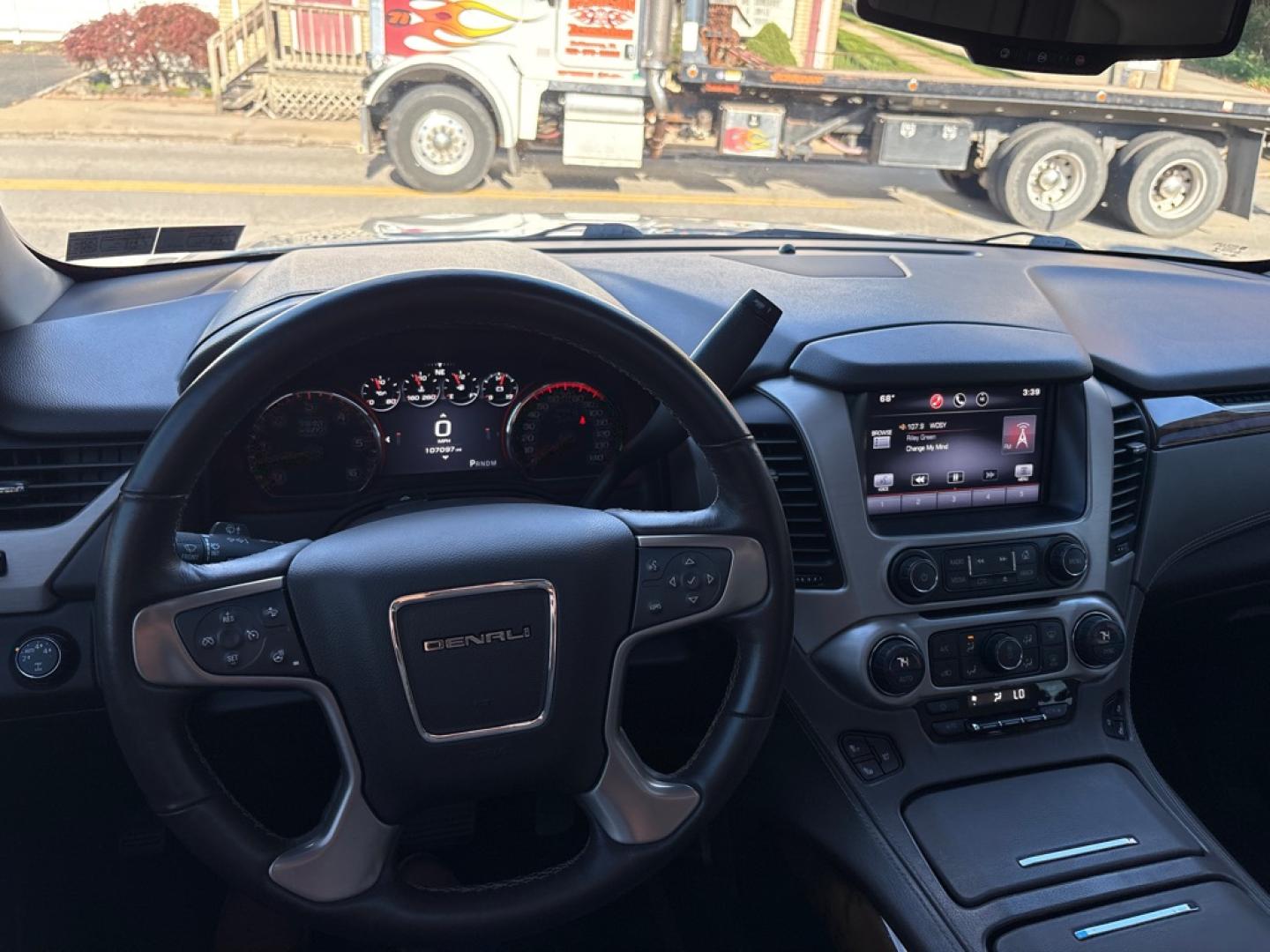 2015 WHITE GMC YUKON DENALI (1GKS2CKJ3FR) with an 6.2L engine, Automatic transmission, located at 503 First Street, Canonsburg, PA, 15317, (724) 745-0566, 40.266006, -80.178413 - THIS VEHICLE IS UNDER CONSIGNMENT CLEAN CAR FAX! ONE OWNER! SUPER CLEAN! MUST SEE! BOSE SURROUND SOUND 3RD ROW 2ND ROW CAPTAIN CHAIRS REAR ENTERTAINMENT TOW PACKAGE SUNROOF HEATED LEATHER SEATS NAVIGATION REAR VIEW CAMERA TRI-ZONE CLIMATE CONTROL WIRELESS CHARGING REMOTE START POWE- Photo#27