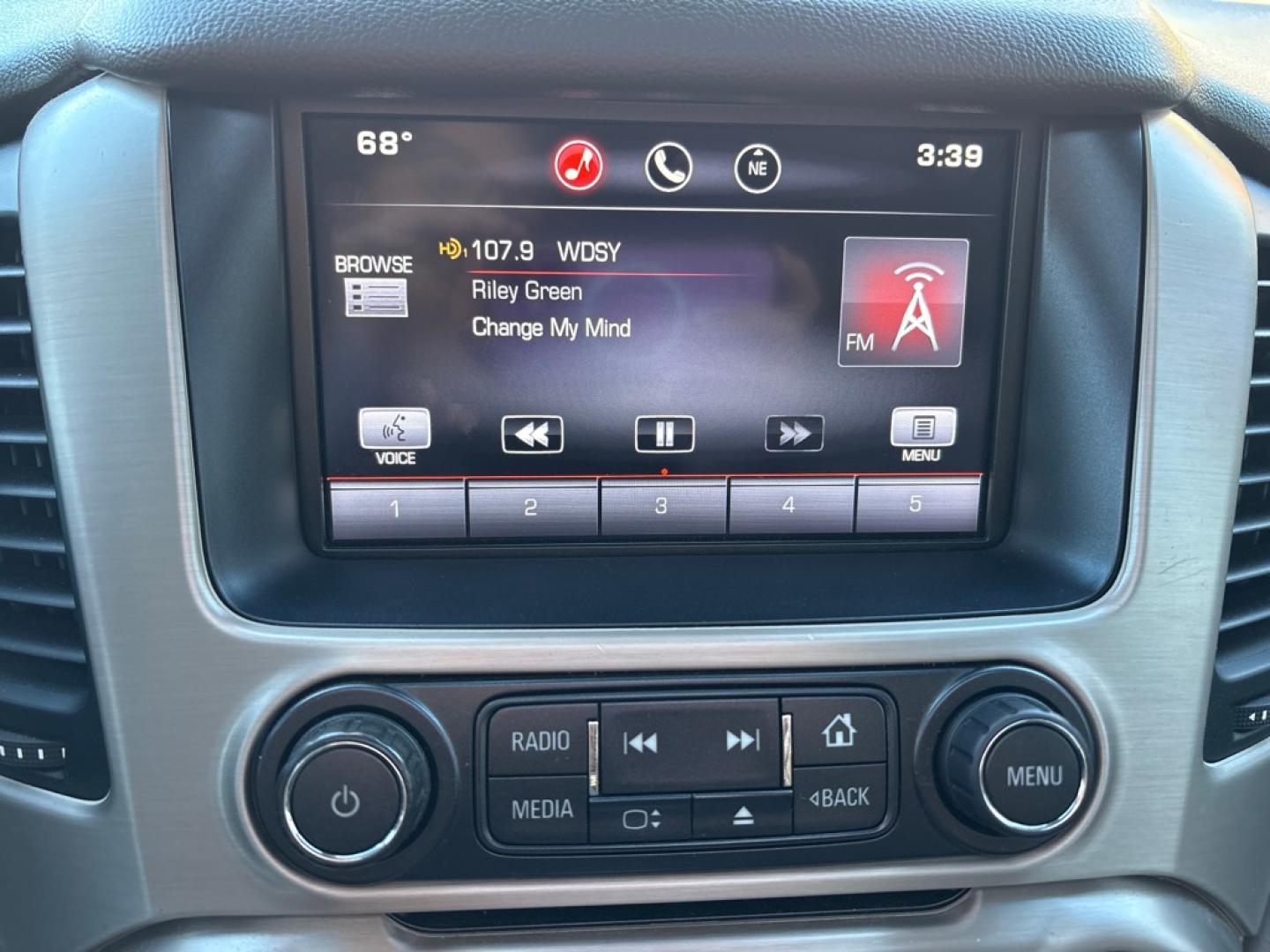2015 WHITE GMC YUKON DENALI (1GKS2CKJ3FR) with an 6.2L engine, Automatic transmission, located at 503 First Street, Canonsburg, PA, 15317, (724) 745-0566, 40.266006, -80.178413 - THIS VEHICLE IS UNDER CONSIGNMENT CLEAN CAR FAX! ONE OWNER! SUPER CLEAN! MUST SEE! BOSE SURROUND SOUND 3RD ROW 2ND ROW CAPTAIN CHAIRS REAR ENTERTAINMENT TOW PACKAGE SUNROOF HEATED LEATHER SEATS NAVIGATION REAR VIEW CAMERA TRI-ZONE CLIMATE CONTROL WIRELESS CHARGING REMOTE START POWE- Photo#31