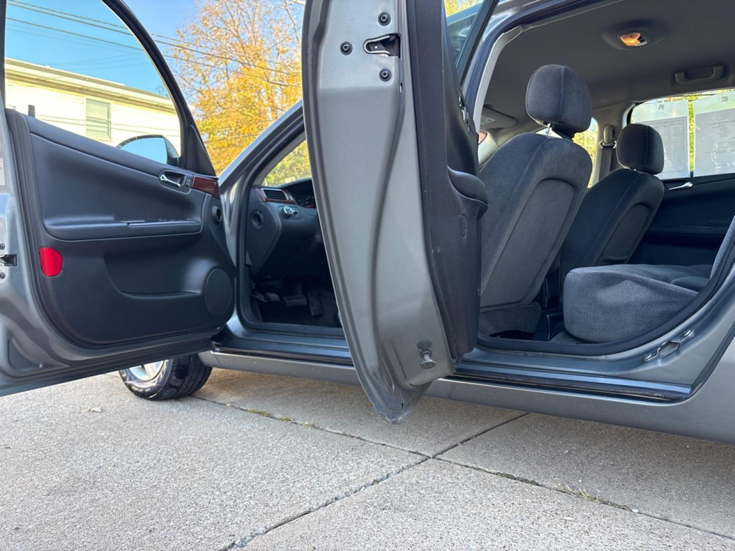 2008 GREY CHEVROLET IMPALA LS (2G1WB58N981) with an 3.5L engine, Automatic transmission, located at 503 First Street, Canonsburg, PA, 15317, (724) 745-0566, 40.266006, -80.178413 - ONE OWNER! CLEAN CAR FAX! AM/FM/CD/MP3/XM SATELLITE RADIO CLOTH INTERIOR CRUISE CONTROL TPS MONITOR OIL LIFE MONITORING SYSTEM REMOTE KEYLESS ENTRY WE FINANCE! FAST AND EASY APPROVALS! APPLY ONLINE: WWW.USEDCARSCANONSBURGPA.COM CALL US: 724-745-0566 TEXT US: 724-825-1817- Photo#15
