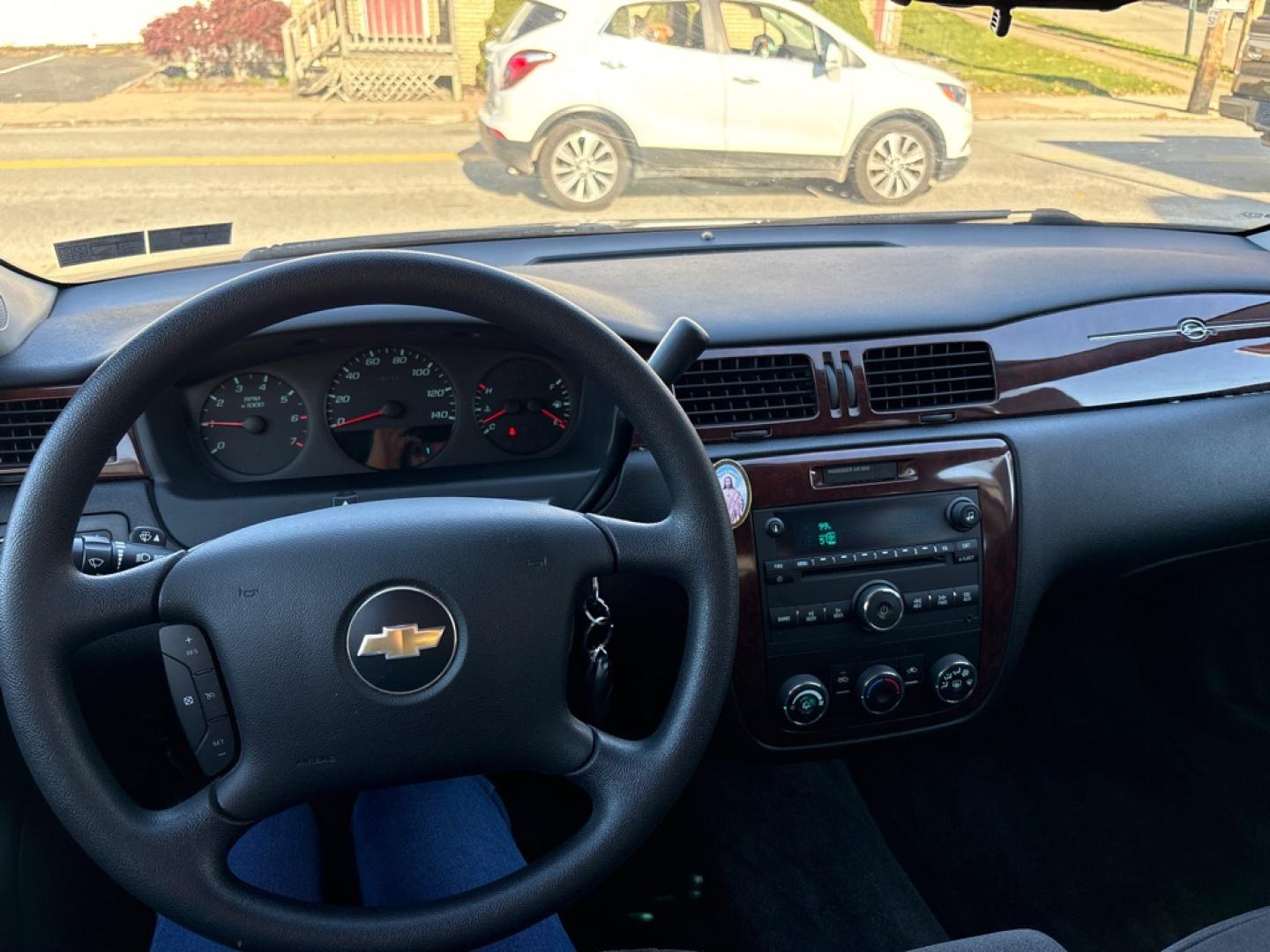 2008 GREY CHEVROLET IMPALA LS (2G1WB58N981) with an 3.5L engine, Automatic transmission, located at 503 First Street, Canonsburg, PA, 15317, (724) 745-0566, 40.266006, -80.178413 - ONE OWNER! CLEAN CAR FAX! AM/FM/CD/MP3/XM SATELLITE RADIO CLOTH INTERIOR CRUISE CONTROL TPS MONITOR OIL LIFE MONITORING SYSTEM REMOTE KEYLESS ENTRY WE FINANCE! FAST AND EASY APPROVALS! APPLY ONLINE: WWW.USEDCARSCANONSBURGPA.COM CALL US: 724-745-0566 TEXT US: 724-825-1817- Photo#22