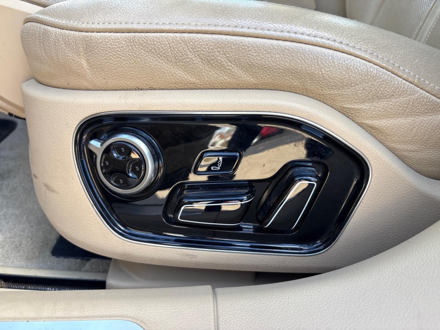2015 BLUE AUDI A8 L QUATTRO (WAU32AFD8FN) with an 4.0L engine, Automatic transmission, located at 503 First Street, Canonsburg, PA, 15317, (724) 745-0566, 40.266006, -80.178413- Photo#18