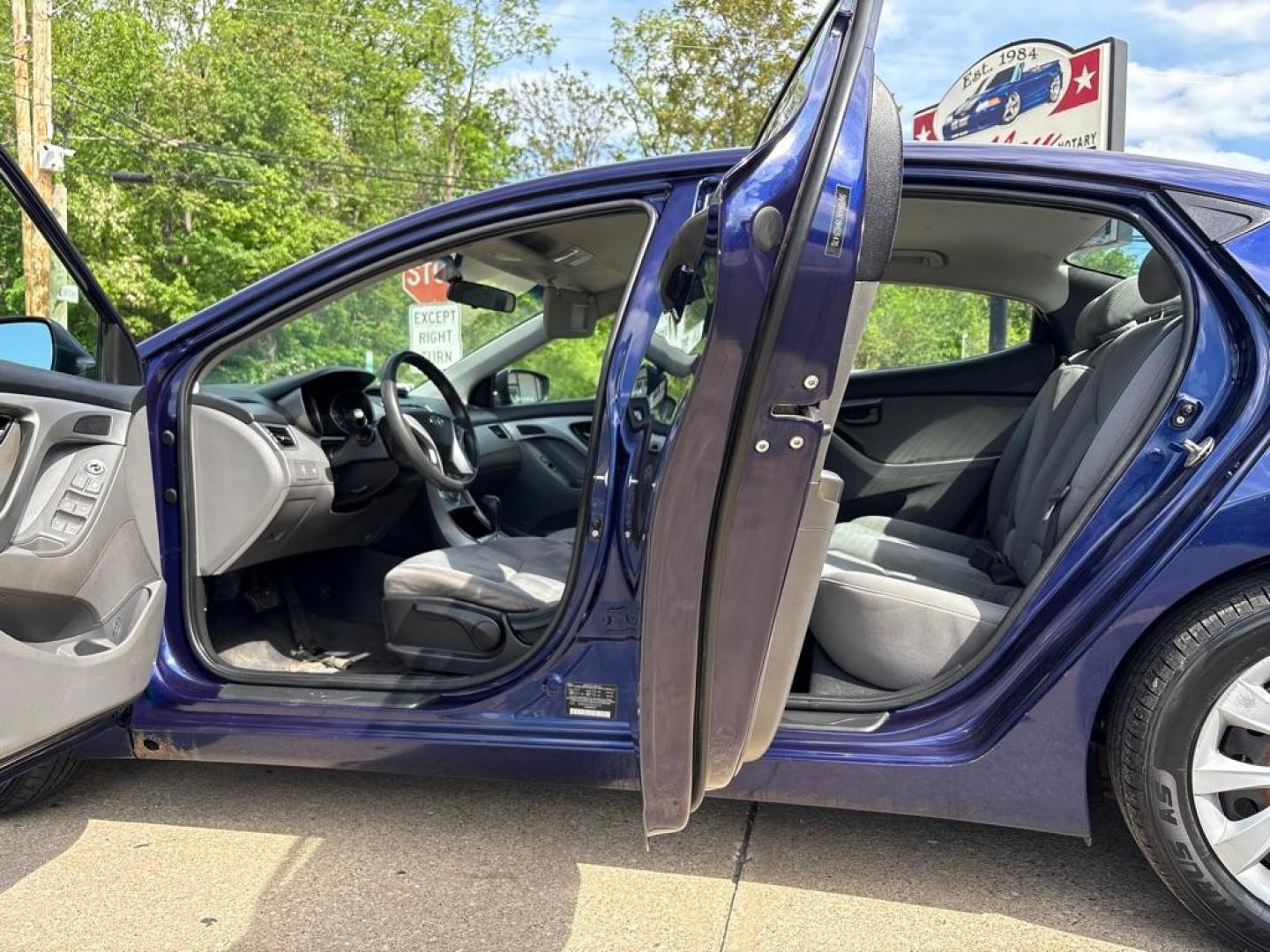 2011 BLUE HYUNDAI ELANTRA GLS (5NPDH4AE1BH) with an 1.8L engine, Automatic transmission, located at 503 First Street, Canonsburg, PA, 15317, (724) 745-0566, 40.266006, -80.178413 - Photo#15