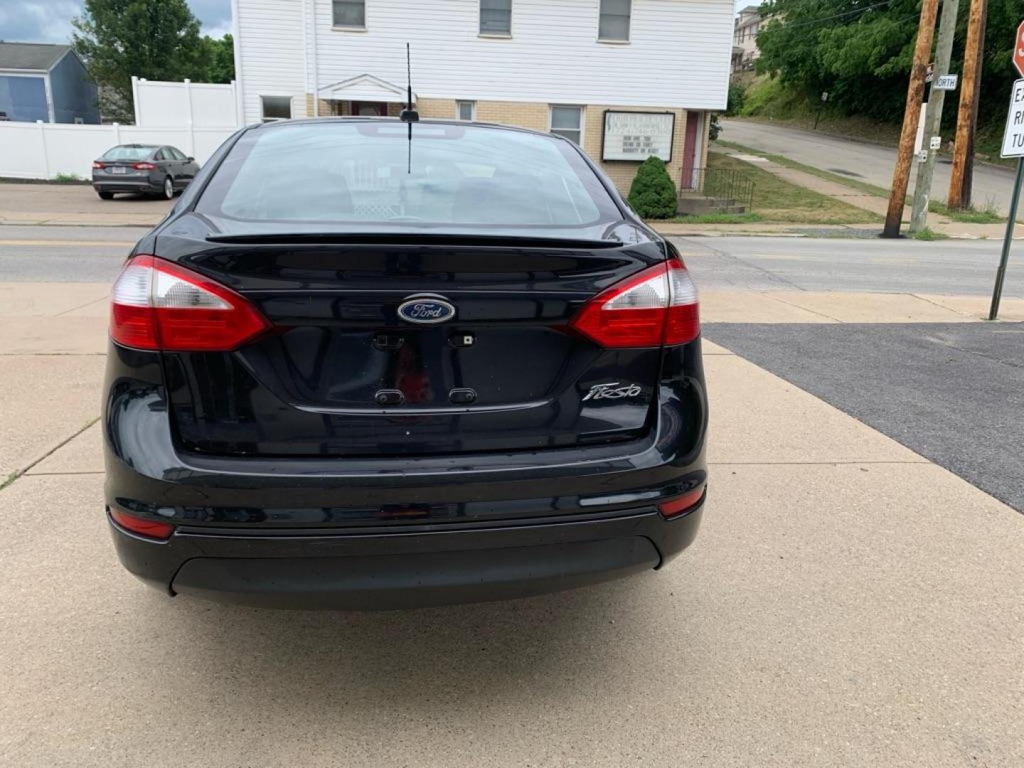 2014 BLACK FORD FIESTA SE (3FADP4BJ7EM) with an 1.6L engine, Automatic transmission, located at 503 First Street, Canonsburg, PA, 15317, (724) 745-0566, 40.266006, -80.178413 - Photo#3
