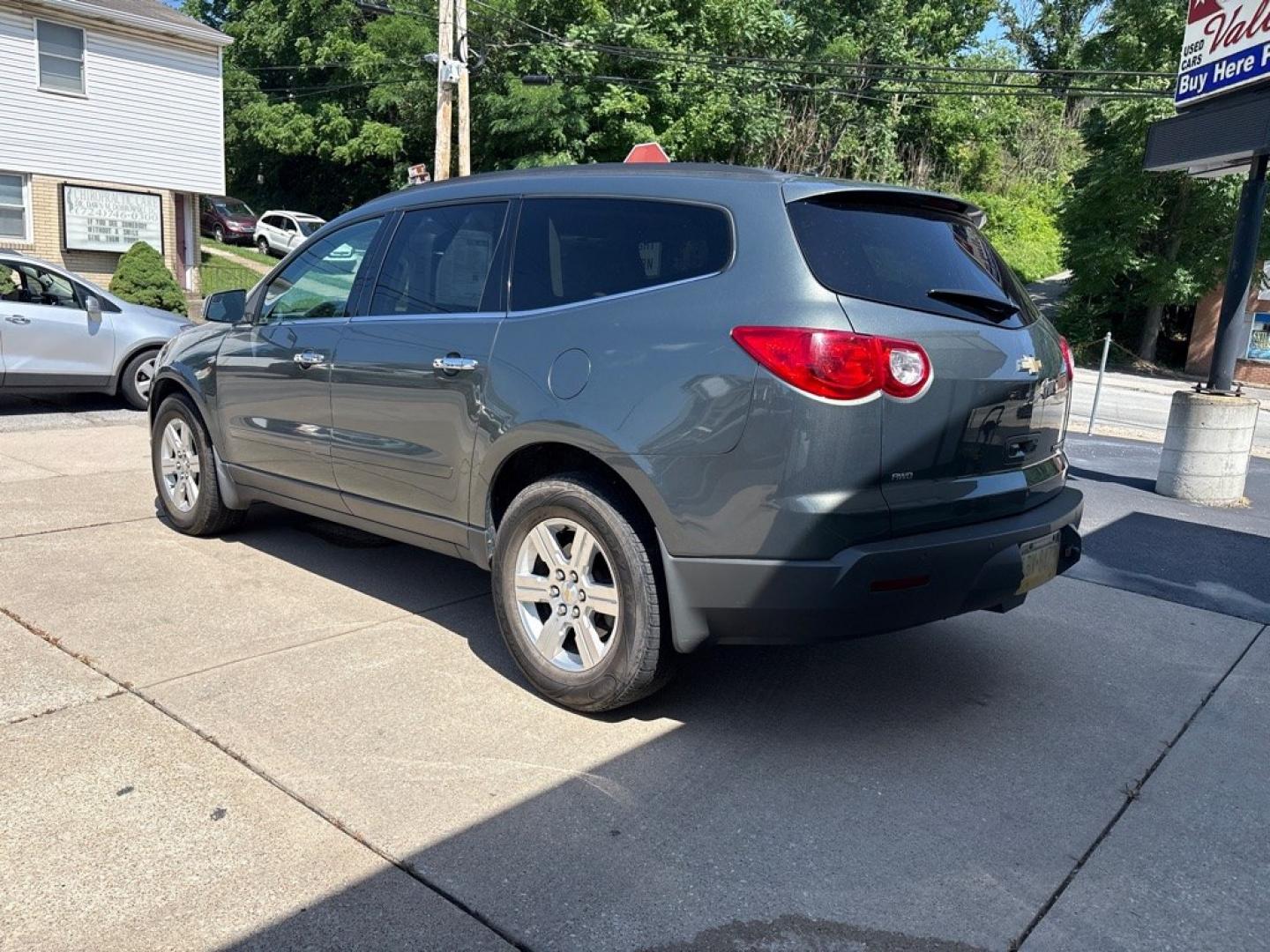 2011 GREEN CHEVROLET TRAVERSE LT (1GNKVJED5BJ) with an 3.6L engine, Automatic transmission, located at 503 First Street, Canonsburg, PA, 15317, (724) 745-0566, 40.266006, -80.178413 - THIS VEHICLE IS UNDER CONSIGNMENT CLEAN CAR FAX! MPG: 16 CITY / 23 HIGHWAY AWD 3RD ROW 2ND ROW CAPTIAN CHAIRS ON STAR REMOTE START BACK UP CAMERA LEATHER SUNROOF REAR POWER LIFT GATE AM/FM/CD/USB/XM/MP3/ON STAR BOSE 10 SPEAKER PREMIUM SOUND TRI-ZONE CLIMATE CONTROL WE FINANCE! F- Photo#2