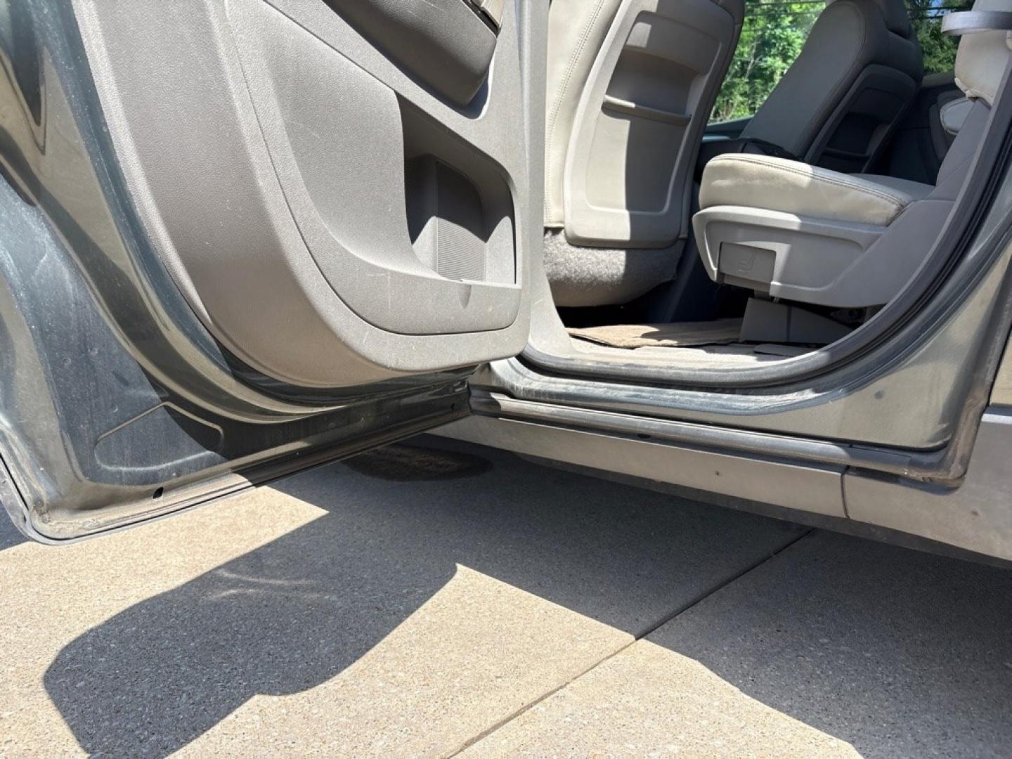 2011 GREEN CHEVROLET TRAVERSE LT (1GNKVJED5BJ) with an 3.6L engine, Automatic transmission, located at 503 First Street, Canonsburg, PA, 15317, (724) 745-0566, 40.266006, -80.178413 - THIS VEHICLE IS UNDER CONSIGNMENT CLEAN CAR FAX! MPG: 16 CITY / 23 HIGHWAY AWD 3RD ROW 2ND ROW CAPTIAN CHAIRS ON STAR REMOTE START BACK UP CAMERA LEATHER SUNROOF REAR POWER LIFT GATE AM/FM/CD/USB/XM/MP3/ON STAR BOSE 10 SPEAKER PREMIUM SOUND TRI-ZONE CLIMATE CONTROL WE FINANCE! F- Photo#18